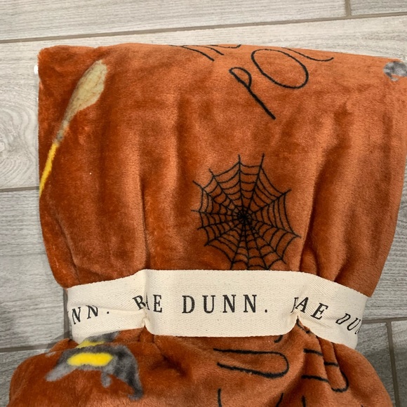 Halloween Rae Dunn Hocus Pocus throw - Picture 2 of 3